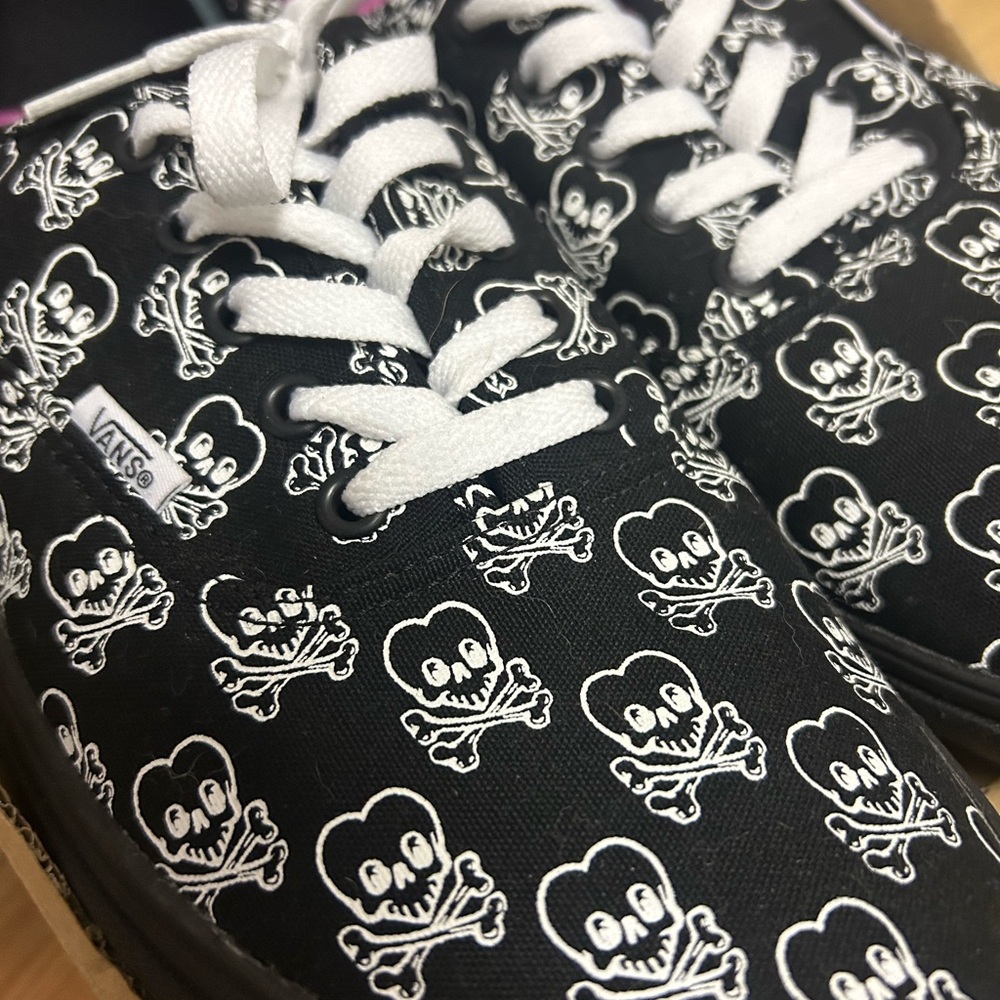 Vans (Coldhearted) Comfy Cush-New In Box - Never Worn